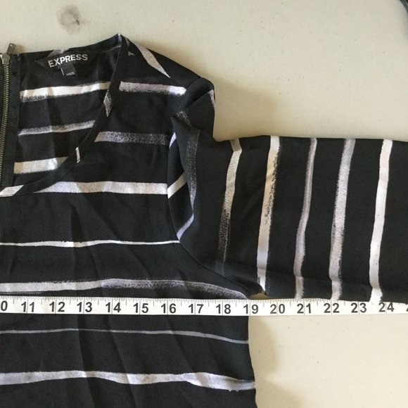 Express Blouse Women Size Small Black Grey White Striped Half Sleeve - Picture 7 of 11